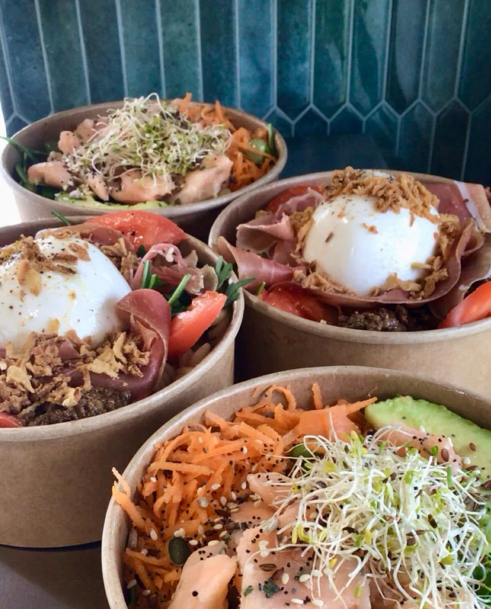 Bowls frais au saumon et à la burrata
