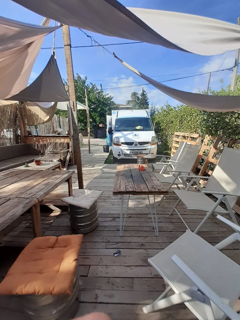 Terrasse ombragée près d'Aix-en-Provence